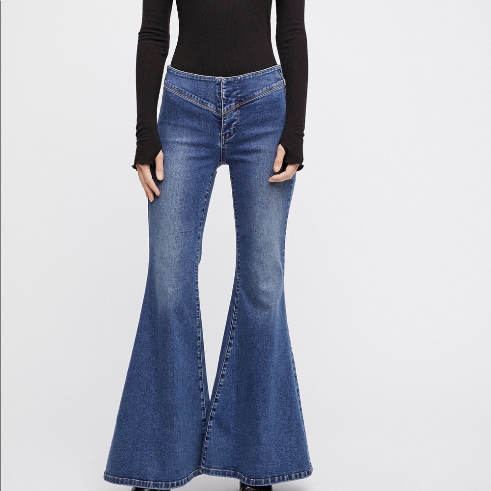 SOLD❌❌❌❌Free People Low Rise Flare Jeans